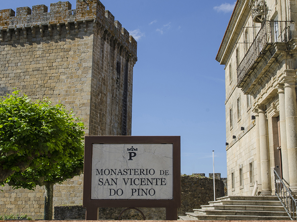 Tour por el Conjunto Monumental de San Vicente do Pino
